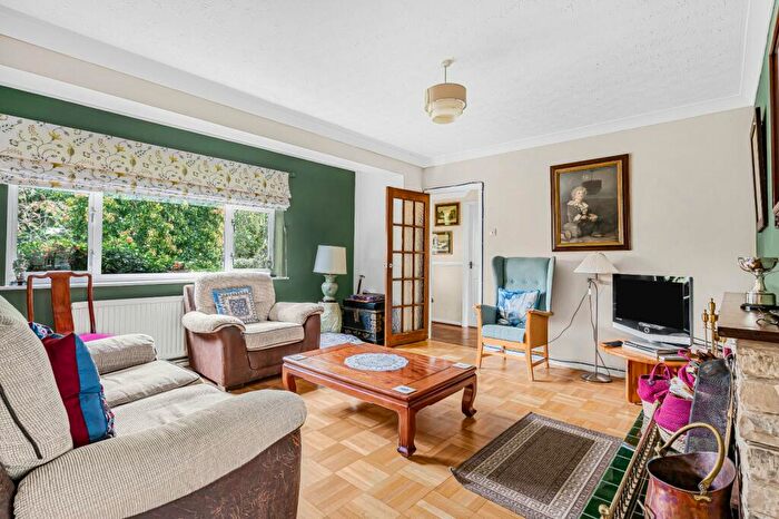 6 Bedroom Detached House For Sale In The Avenue, Worminghall, Aylesbury, HP18