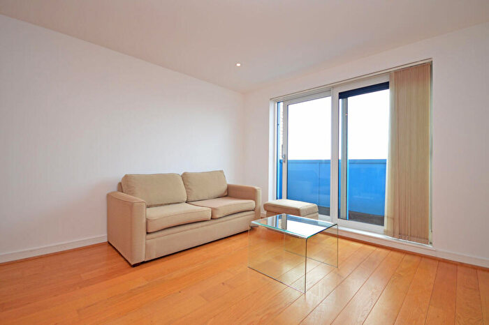 2 Bedroom Flat To Rent In Western Gateway, Royal Victoria, E16