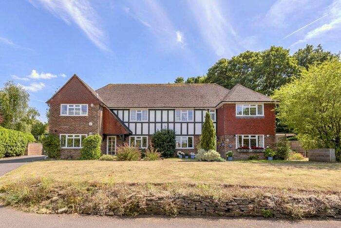 2 Bedroom Maisonette To Rent In Gable Court, Beechway, Guildford, GU1