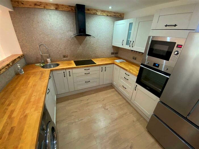 3 Bedroom Flat To Rent In Fitzhamon Embankment, Cardiff, CF11