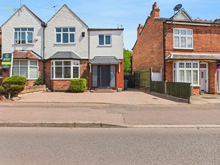 3 Bedroom Semi-Detached House For Sale In Eachelhurst Road, Walmley, B76
