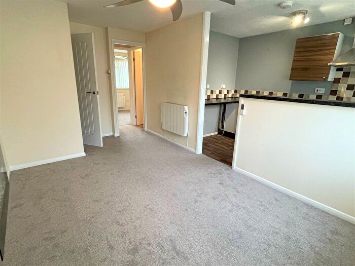 1 Bedroom Flat To Rent In Wardleworth Way, Wellington, TA21