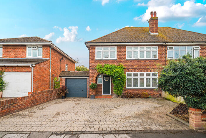 3 Bedroom Semi-Detached House For Sale In Sanway Close, Byfleet, KT14