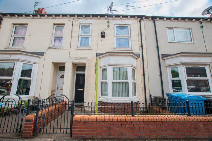 2 Bedroom Semi-Detached House To Rent In Hawthorn Avenue, HU3