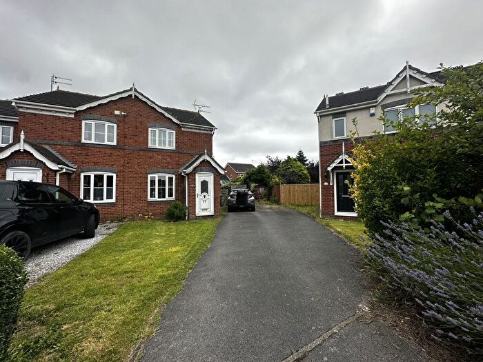 2 Bedroom Semi-Detached House To Rent In Appledore Close, Hull, Yorkshire, HU9