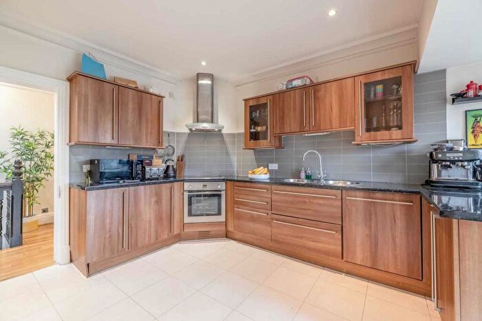 2 Bedroom Apartment For Sale In The Green, Datchet, SL3