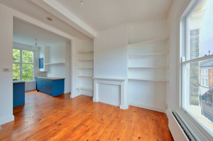2 Bedroom Maisonette To Rent In Northcote Road, London, London, SW11