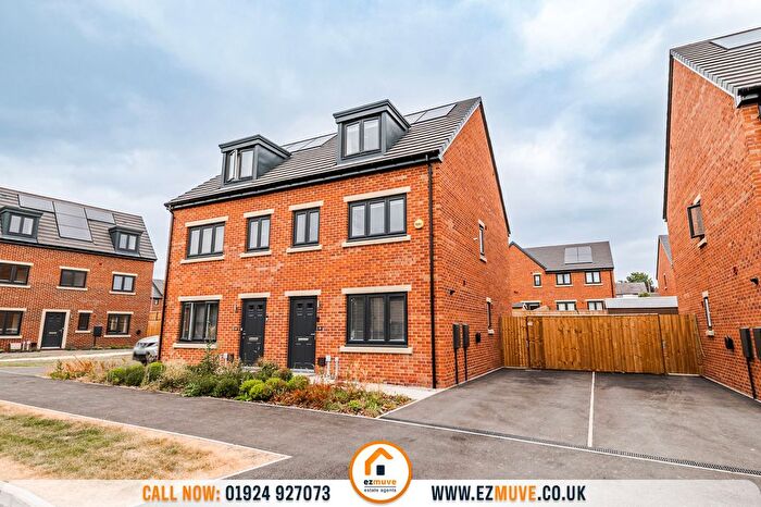 3 Bedroom Semi Detached House For Sale In Blossom Walk, Soothill, WF17