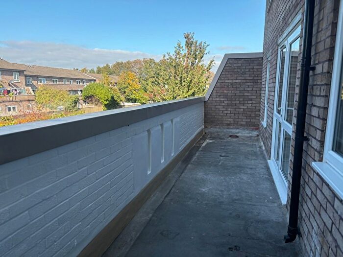 3 Bedroom Maisonette To Rent In Brackley Close, Wallington, SM6