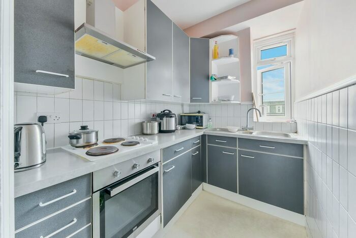 Studio To Rent In Pembroke Road, London, W8