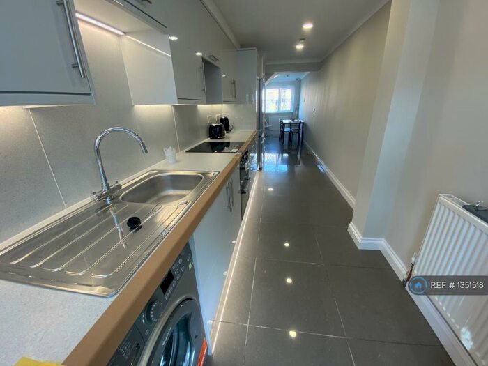5 Bedroom Terraced House To Rent In Jessop Road (Main House Only), Stevenage, SG1