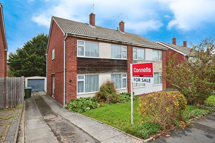 3 Bedroom Semi Detached House For Sale In Frobisher Road, Rugby, CV22