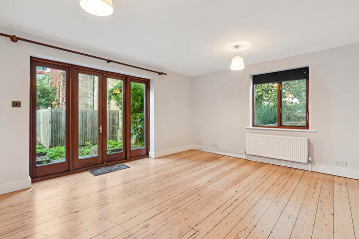 4 Bedroom Detached House To Rent In Buckhurst Street, Bethnal Green South, E1