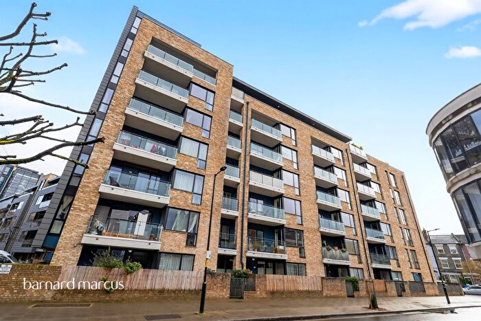 2 Bedroom Flat For Sale In Boyson Road, London, SE17