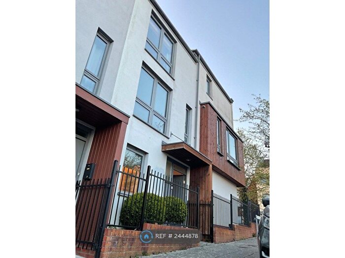 4 Bedroom Terraced House To Rent In Mill Street, Plymouth, PL1