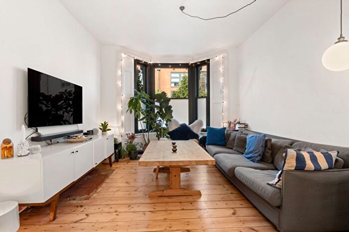 4 Bedroom Semi-detached House To Rent In Albion Road, Newington Green, N16