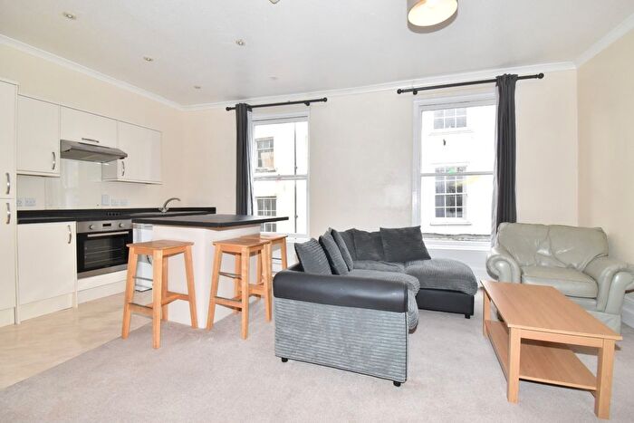 3 Bedroom Flat To Rent In First Floor Flat, High Street, Falmouth, TR11