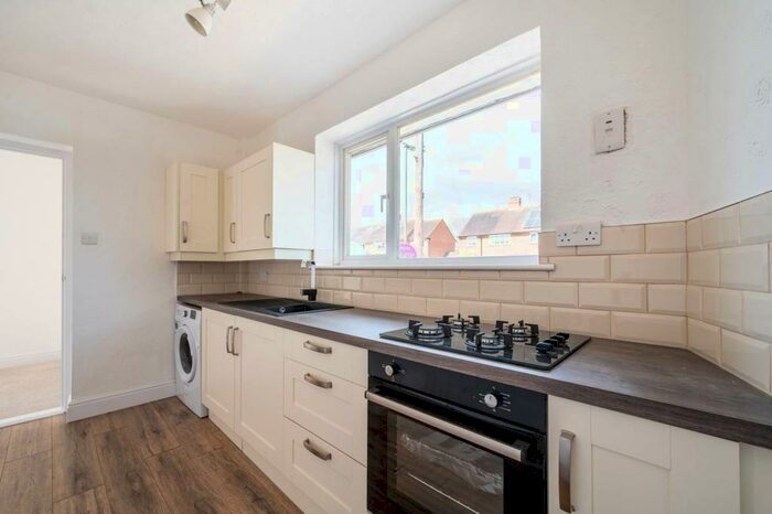 2 Bedroom Bungalow To Rent In Spring Grove, Farncombe, , Farncombe, Godalming, GU7