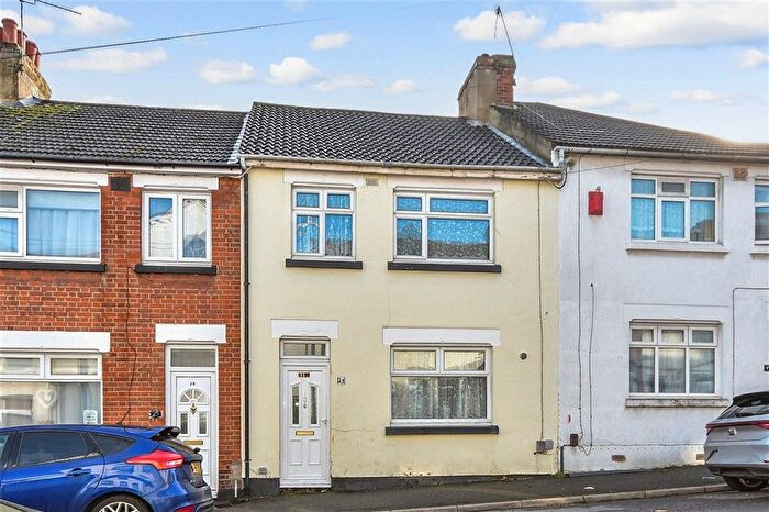 3 Bedroom Terraced House For Sale In Connaught Road, Chatham, Kent, ME4