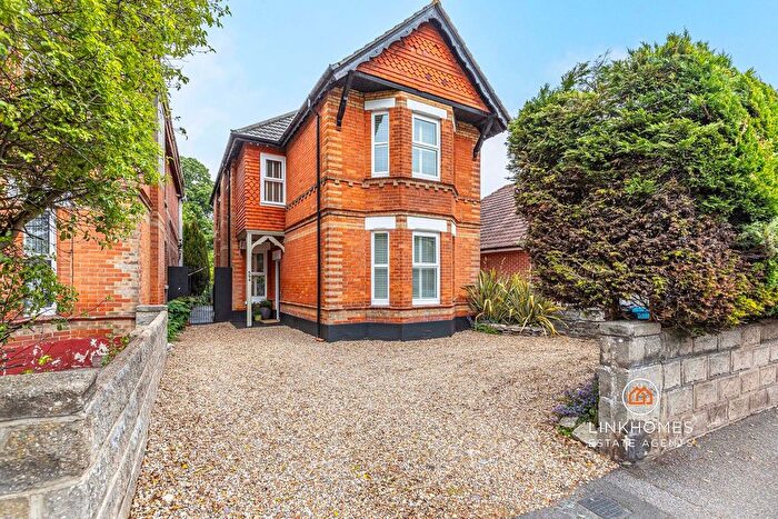 4 Bedroom Detached House For Sale In Ashley Road, Poole, BH14