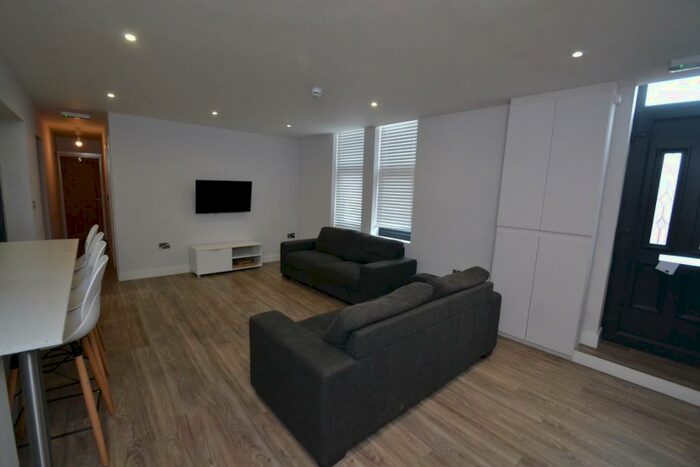 6 Bedroom Flat To Rent In Standish Road, Fallowfield, Manchester, M14