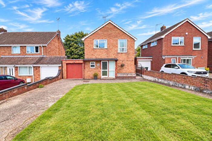3 Bedroom Detached House For Sale In Meadow View, Higham Ferrers, Northamptonshire, NN10