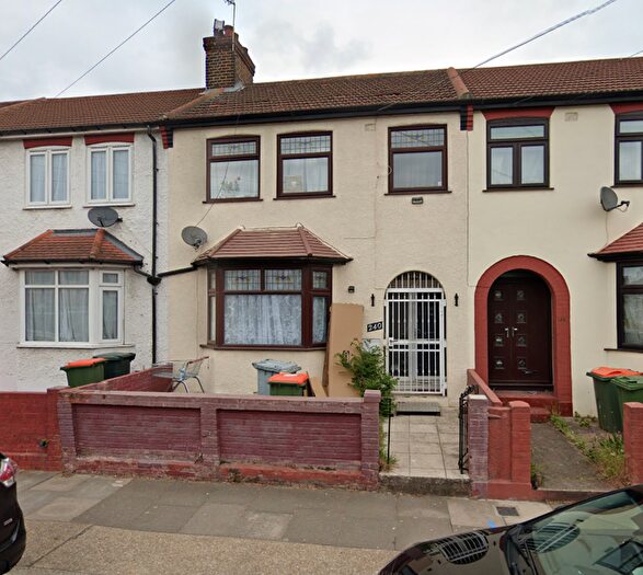 4 Bedroom Terraced House To Rent In Roman Road, London, E6