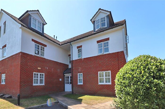 2 Bedroom Flat For Sale In Kingsway, Woking, Surrey, GU21