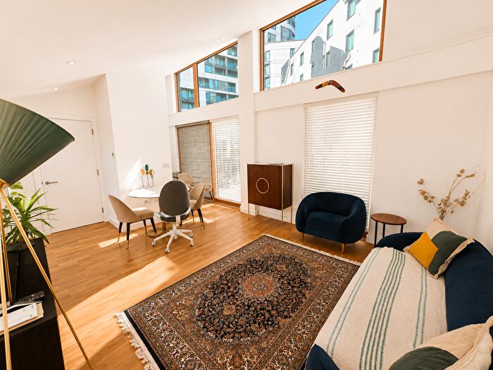 2 Bedroom Flat To Rent In St. Marks Square, Bromley, BR2