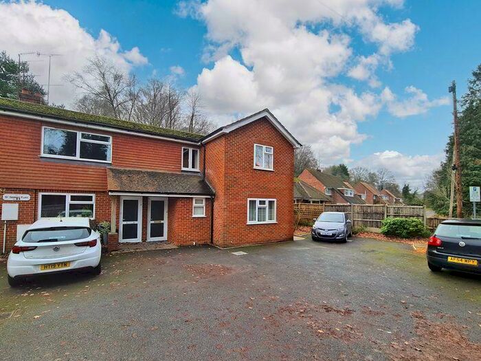 2 Bedroom Maisonette To Rent In Kings Road, Haslemere, GU27
