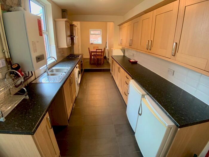 4 Bedroom Terraced House To Rent In Lorne Road, Leicester, LE2