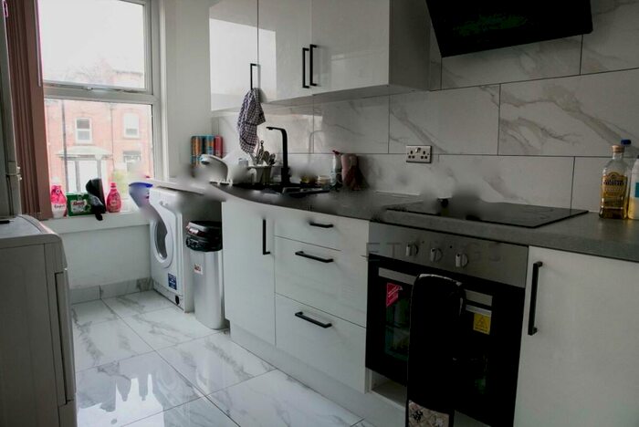 5 Bedroom Terraced House To Rent In Kelso Road, Leeds, West Yorkshire, LS2