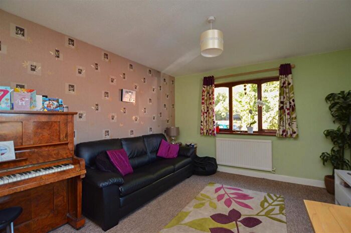 2 Bedroom Flat To Rent In Glenbower Court, Hatfield Road, AL4