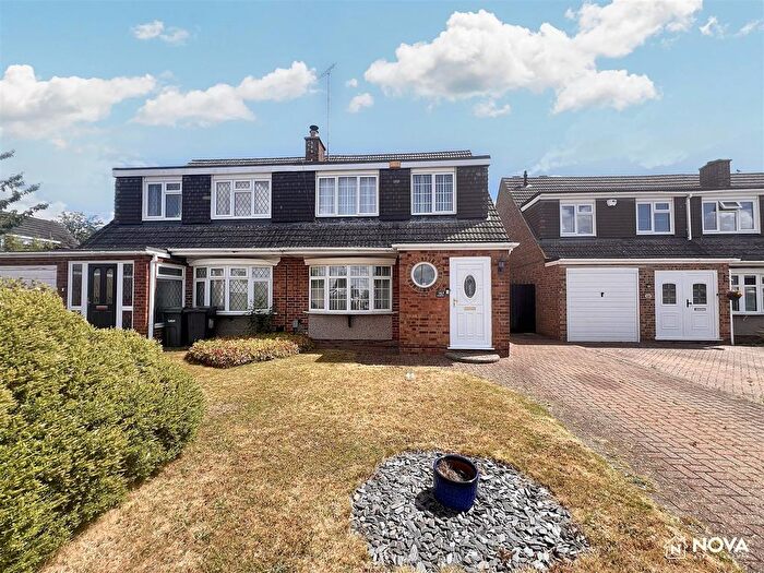 3 Bedroom Semi-Detached House To Rent In Turnpike Drive, Luton, LU3