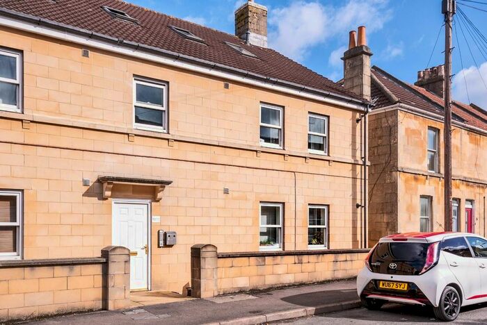 2 Bedroom Flat To Rent In Albany Road, Twerton, Bath, BA2