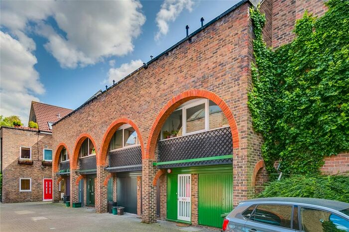 3 Bedroom Mews House To Rent In Lambs Mews, Islington, London, N1