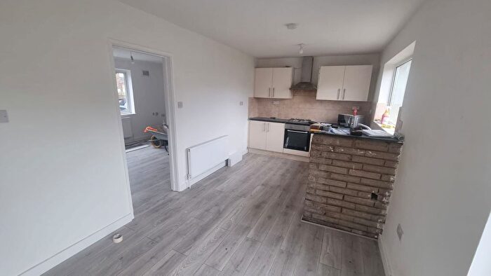 3 Bedroom Semi Detached House To Rent In Whitethorn Avenue, Yiewsley, West Drayton, UB7