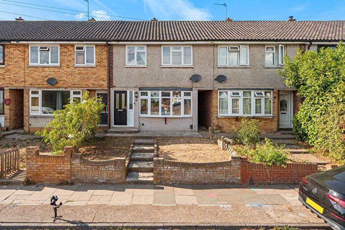 3 Bedroom Terraced House For Sale In Highfield Road, Romford, RM5