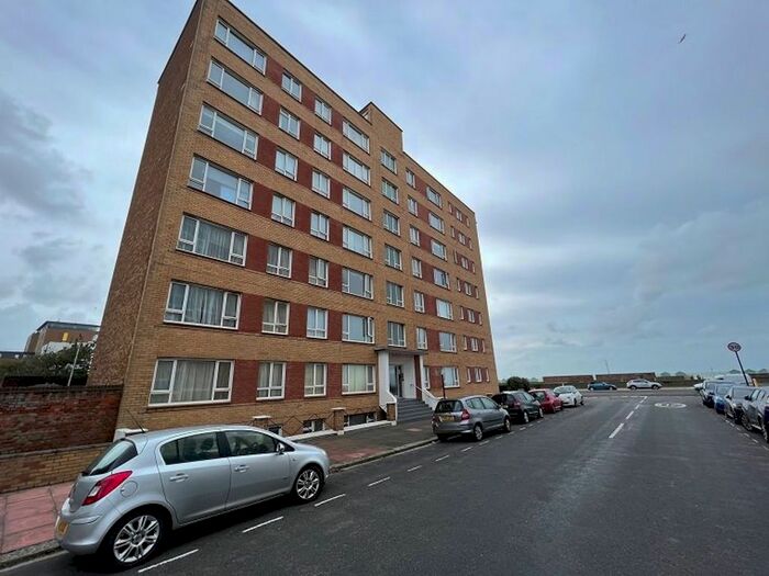 Studio To Rent In Dorset Court, - Kingsway, Hove, BN3