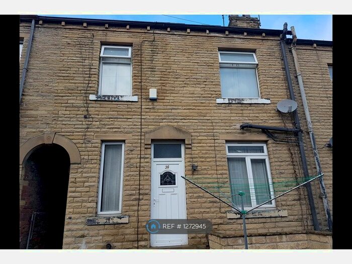 3 Bedroom Terraced House To Rent In Cross Lane, Huddersfield HD4