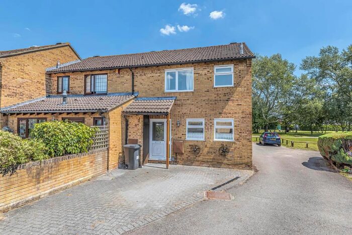 3 Bedroom End Of Terrace House To Rent In Thatcham, Berkshire, RG19