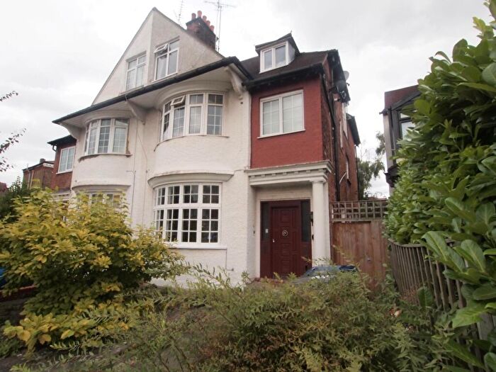 2 Bedroom Apartment To Rent In Park Drive, Golders Green, London, NW11
