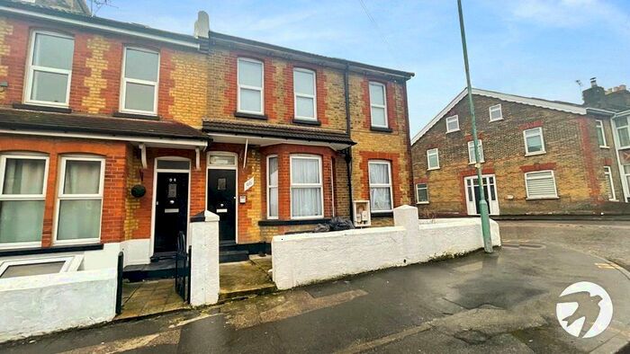 1 Bedroom Flat To Rent In Windmill Road, Gillingham, Kent, ME7
