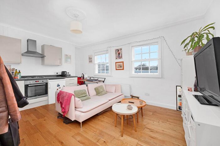 1 Bedroom Flat To Rent In Mornington Terrace, Camden, NW1
