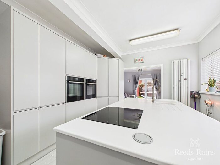 4 Bedroom End Terrace House For Sale In Ings Road, Hull, East Yorkshire, HU8