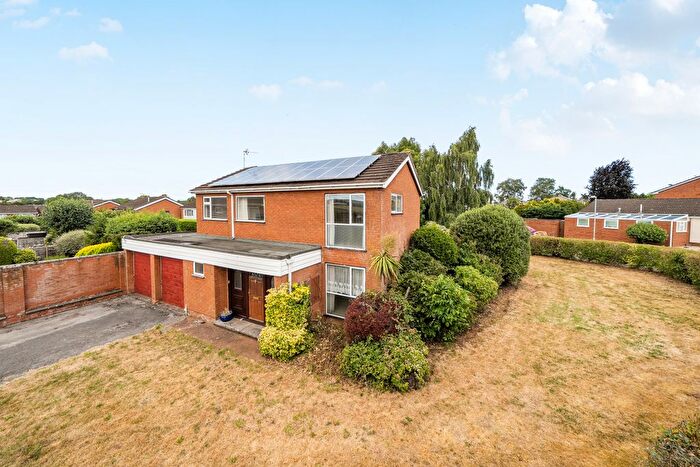 4 Bedroom Detached House For Sale In Hoveland Drive, Taunton. . Acre, TA1