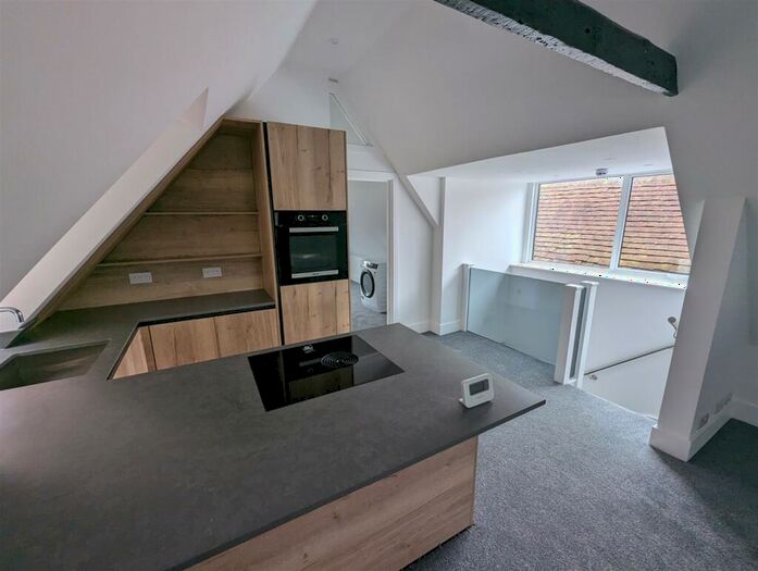 1 Bedroom Flat To Rent In High Street, Rochester, ME1