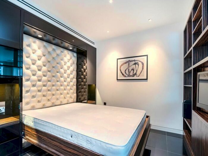 Studio To Rent In Moore Lane, London, EC2Y