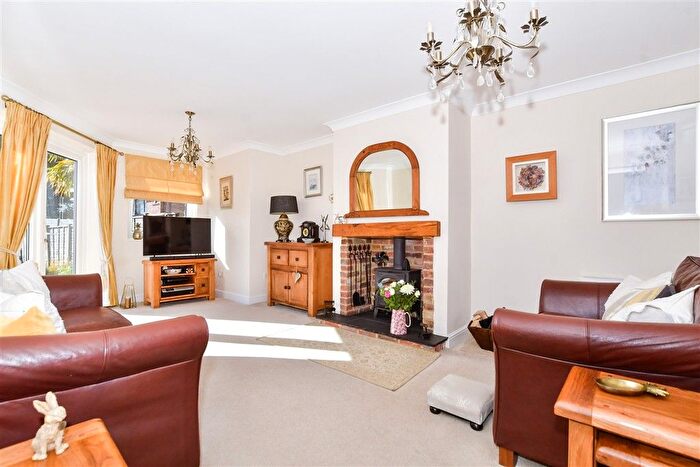 3 Bedroom Semi-Detached House For Sale In Robins Close, Lenham, Maidstone, Kent, ME17