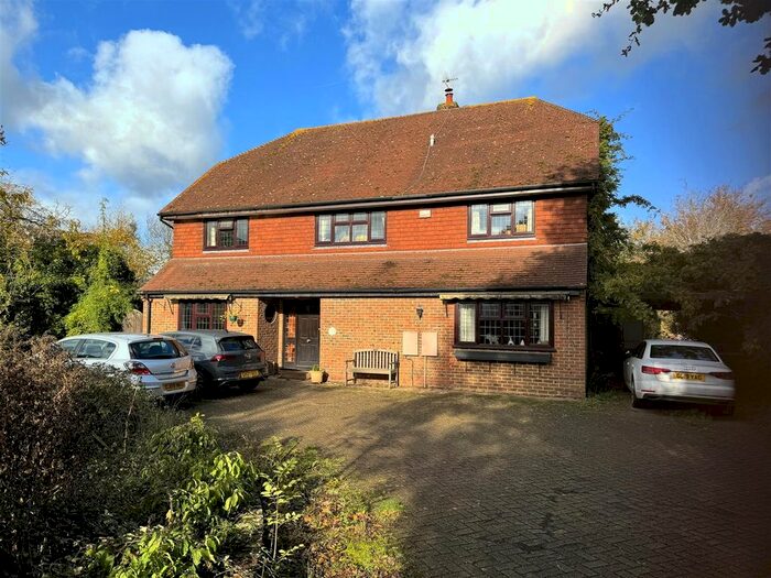 4 Bedroom Property For Sale In Marden Road, Staplehurst, Tonbridge, TN12